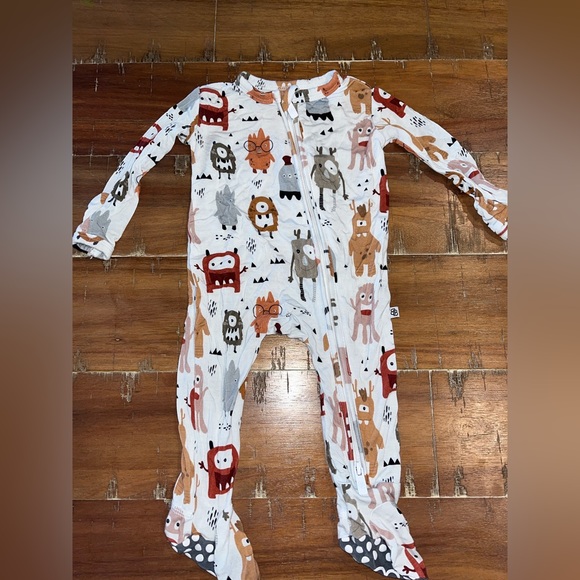 Bums & Roses 5 sleepers - Picture 9 of 11